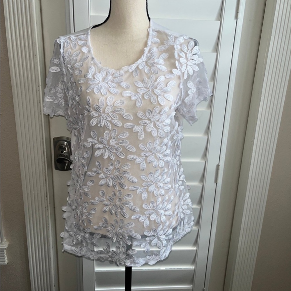 Peter Nygard White Floral Lace Top